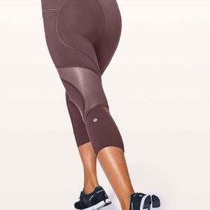 LULULEMON ON PACE CROP *21"